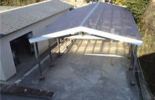 バイク専用屋根付き駐輪場（約10～15台収容可）